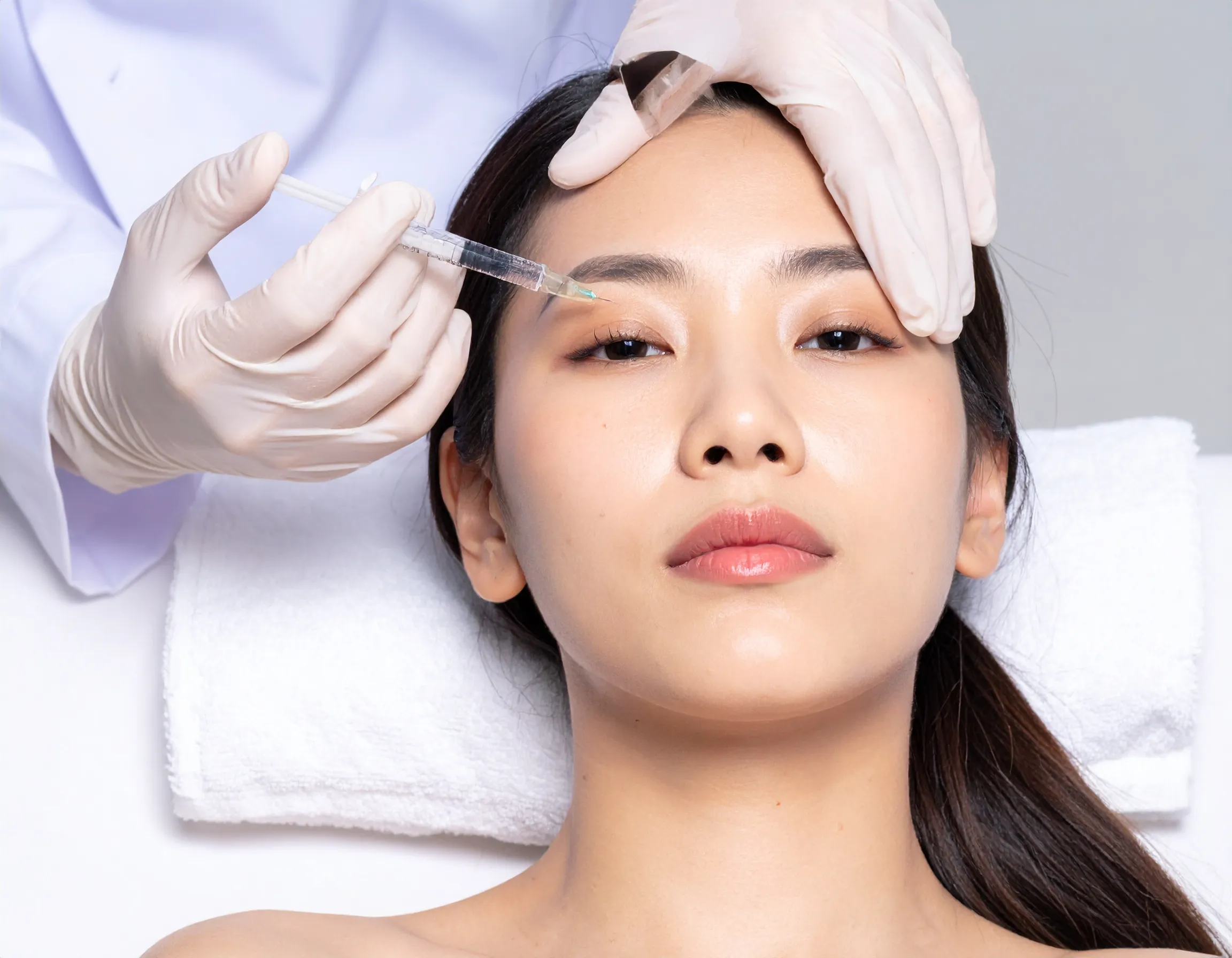 目元専門の繊細な注入技術